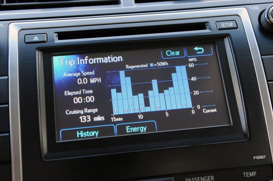  Toyota Camry Hybrid 2013 года  (фото 17 из 45)